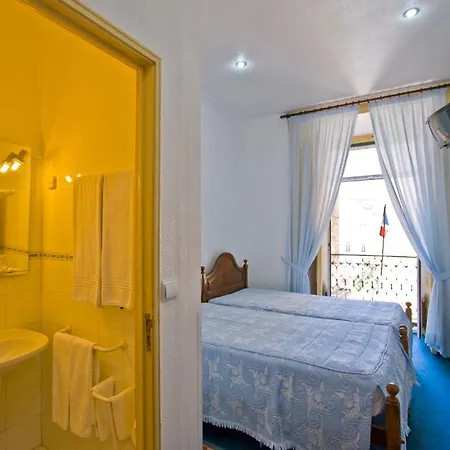 بيت ضيافة Residencial Geres 3*